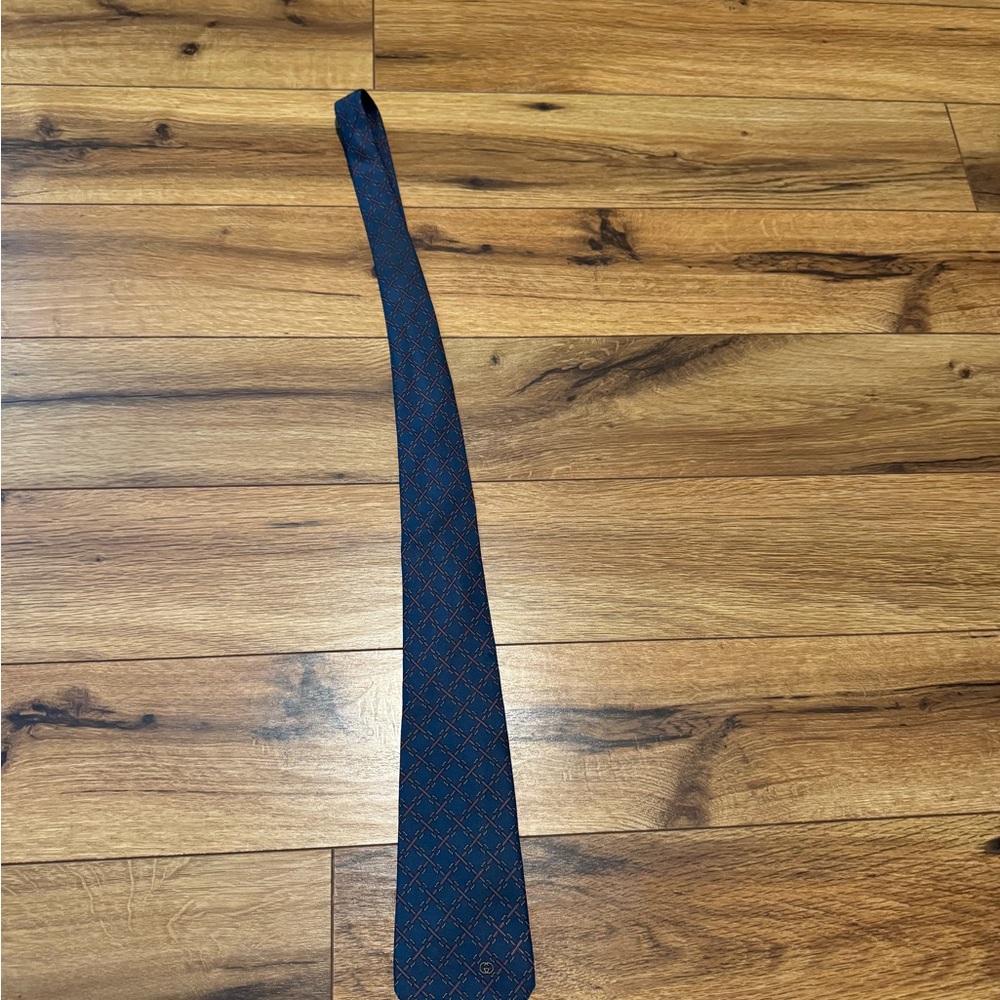 Elegant vintage Gucci Blue and Red Patterned Tie